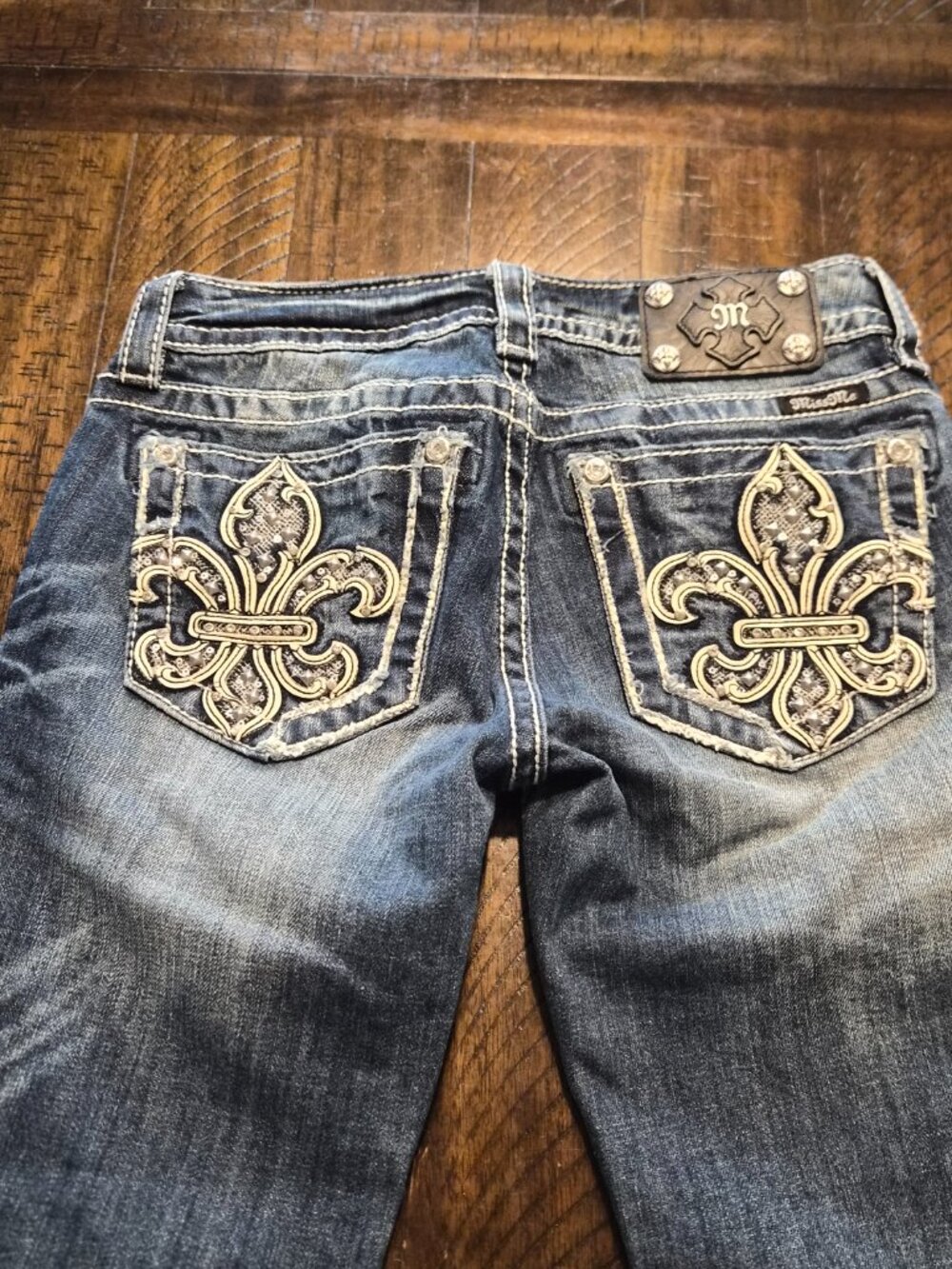 Miss Me Fleur De Lis Signature Cuffed Capri Jeans Womens Sz 27 Y2k JY5990P G868